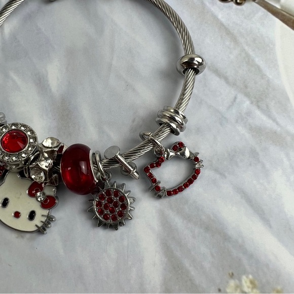 Red Hello Kitty Bracelet cute - Picture 4 of 5